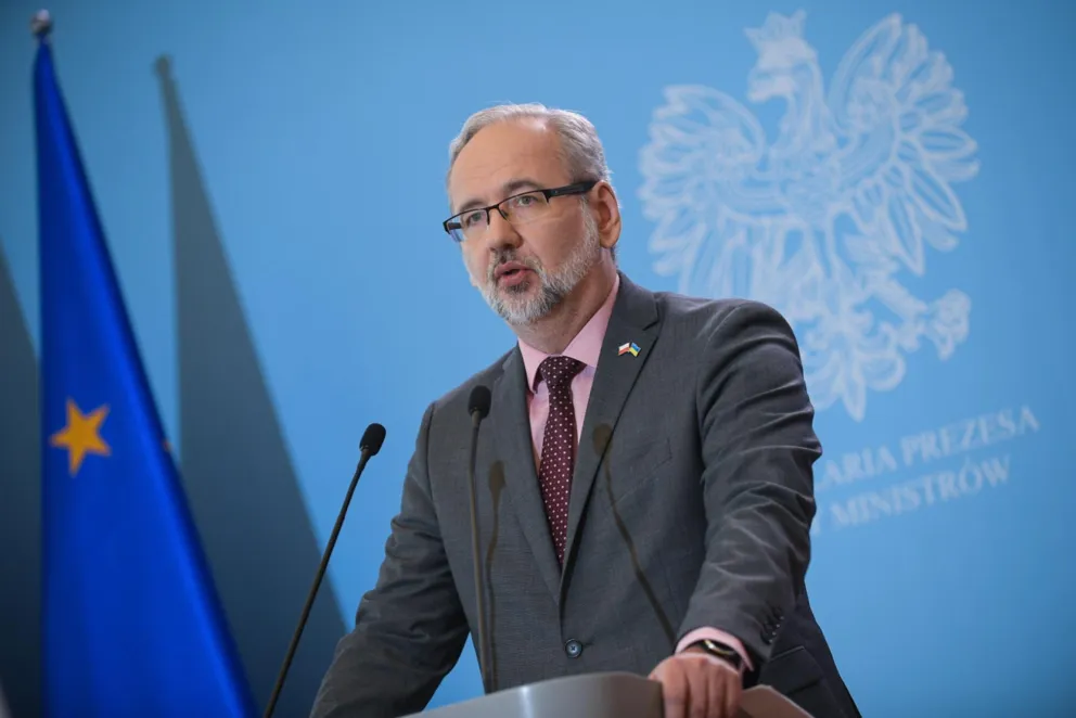 Coraz więcej zakażeń koronawirusem. Minister zdrowia: monitorujemy liczbę hospitalizacji