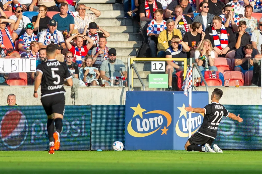 Udana inauguracja Pasów . Wygrana w Zabrzu 2-0
