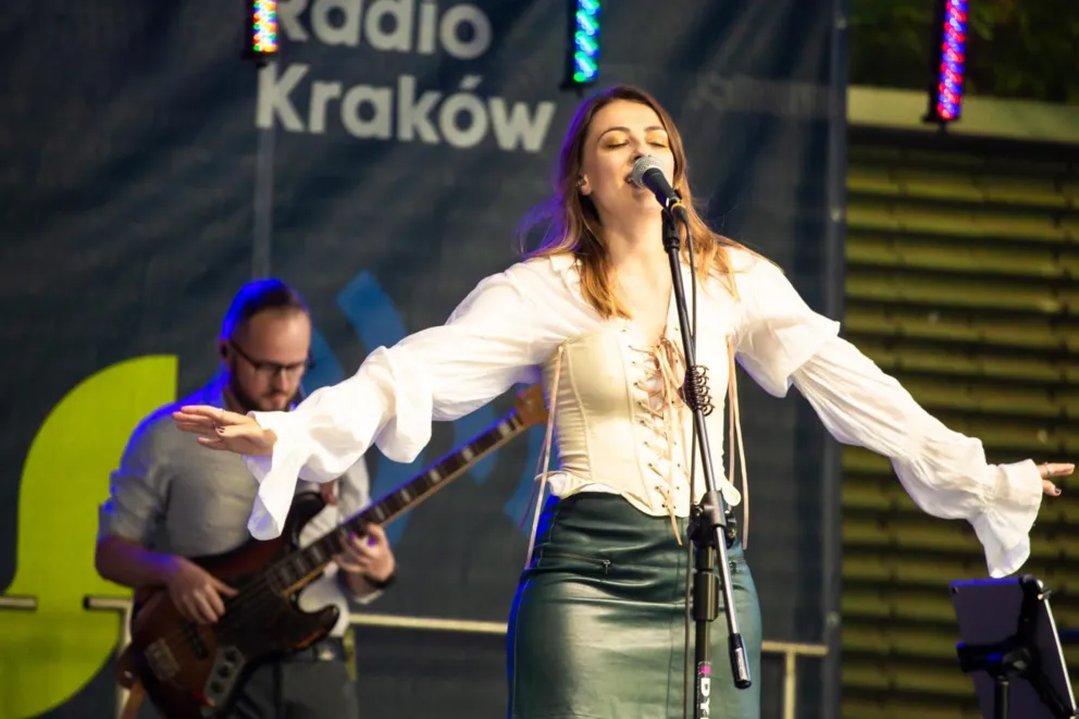 Ania Sama z Live Bandem na "Letniej scenie Radia Kraków"