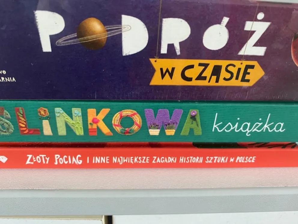 Złoty pociąg, rośliny pól i lasów i sekret magika. Alfaber na wakacjach 7.08.22