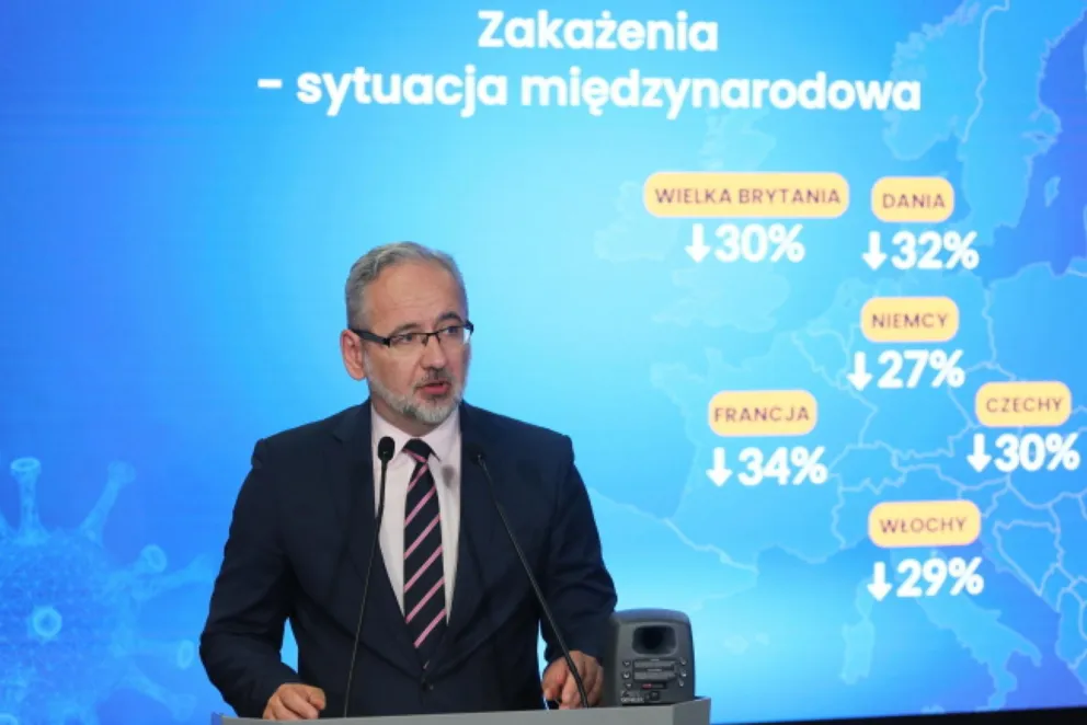 Adam Niedzielski: od 17 sierpnia możliwość szczepienia czwartą dawką personelu medycznego