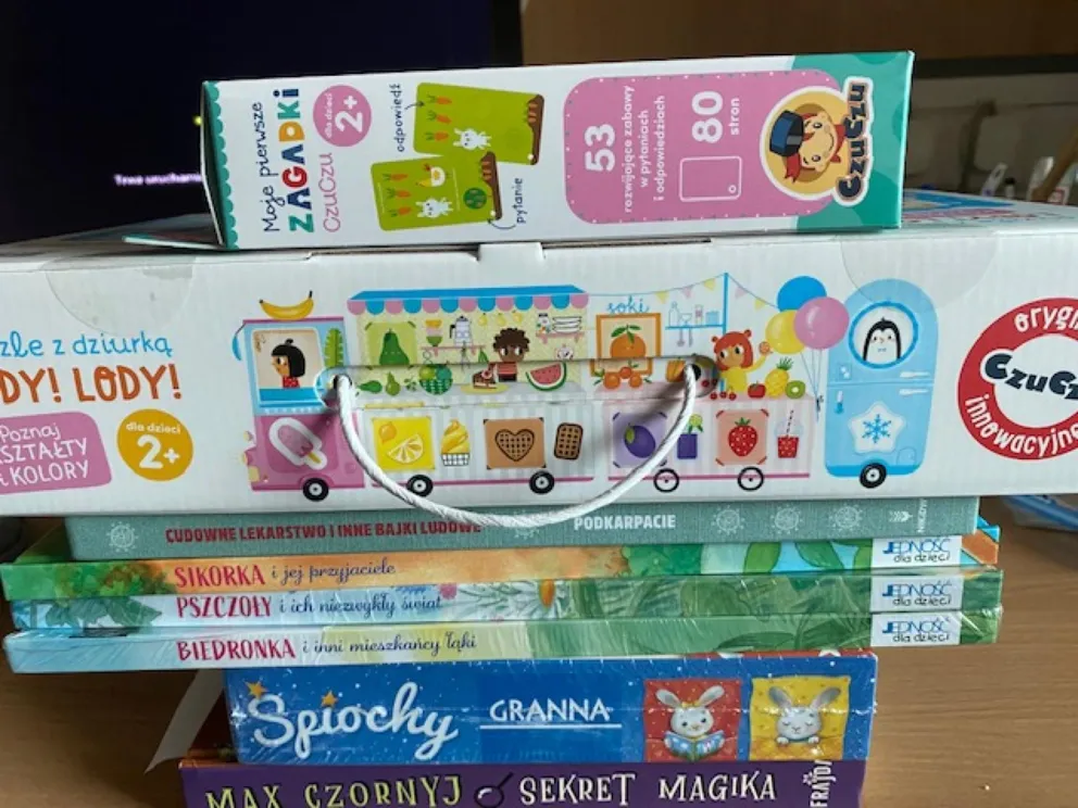 Bajki z Podkarpacia, puzzle i gry, sikorki  biedrnki i pożegnanie z magikiem. Alfabet na wakacjach 28.8.22