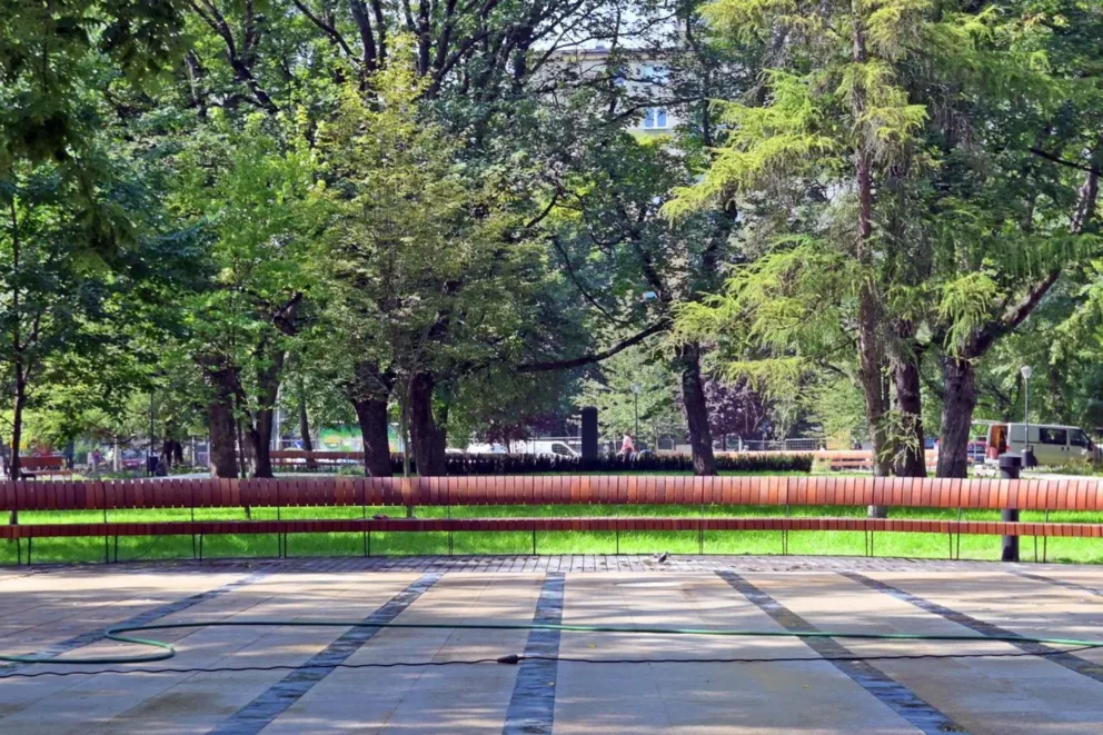 Plac Axentowicza gotowy na otwarcie po rewitalizacji