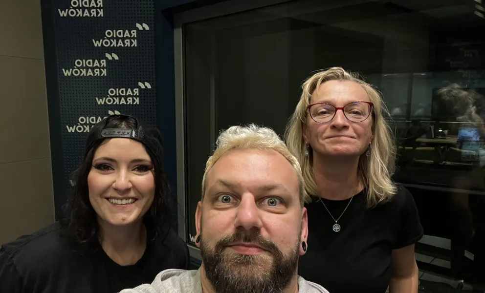 Jest w porządku- mówi zespół CF98 i  gra wbrew przeciwnościom losu. 