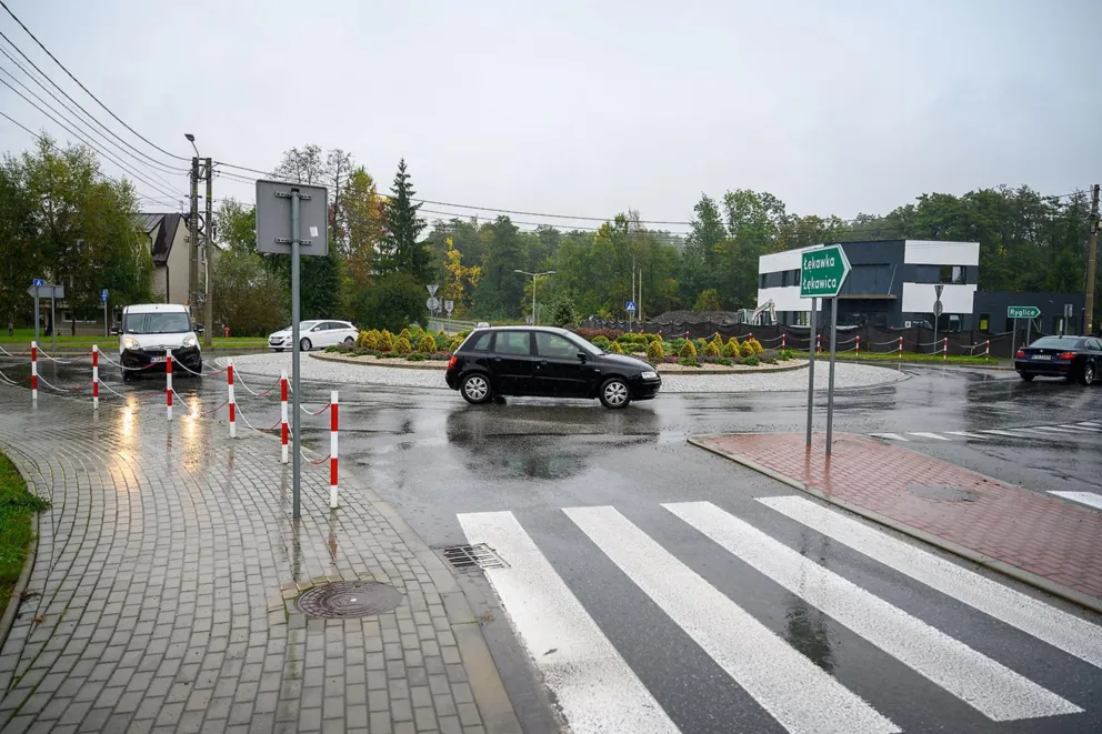 Po pięciu latach oficjalnie zakończono budowę "autostrady powiatowej" z Karwodrzy do Ładnej koło Tarnowa
