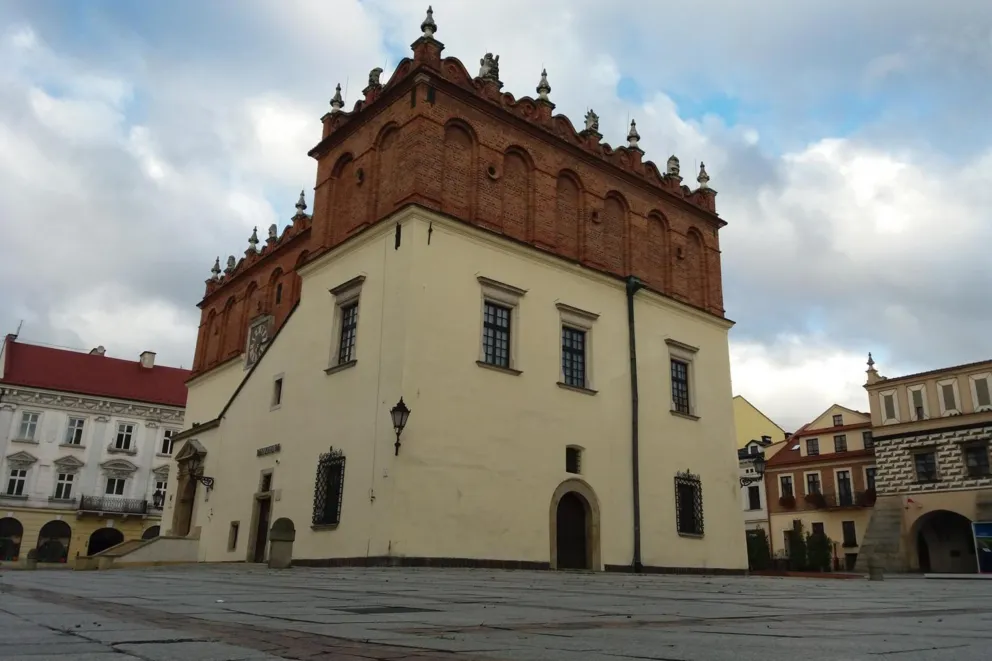 Prezydent Tarnowa chce, żeby rady osiedli współfinansowały szkoły i komunikację. "To szantaż"