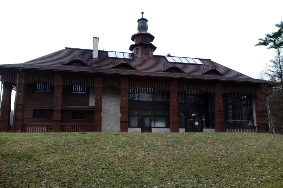 Od trzech lat kryty basen w Wysowej Zdroju stoi zamknięty. ZDJĘCIA