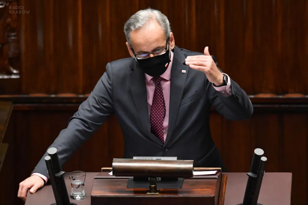 Min. Adam Niedzielski: Z naszych badań wynika, że 20-30 proc. nowych zakażonych trafi do szpitala