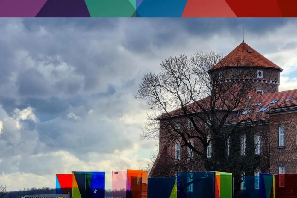 Krakowska artystka Kinga Nowak realizuje instalację w przestrzeni wzgórza wawelskiego