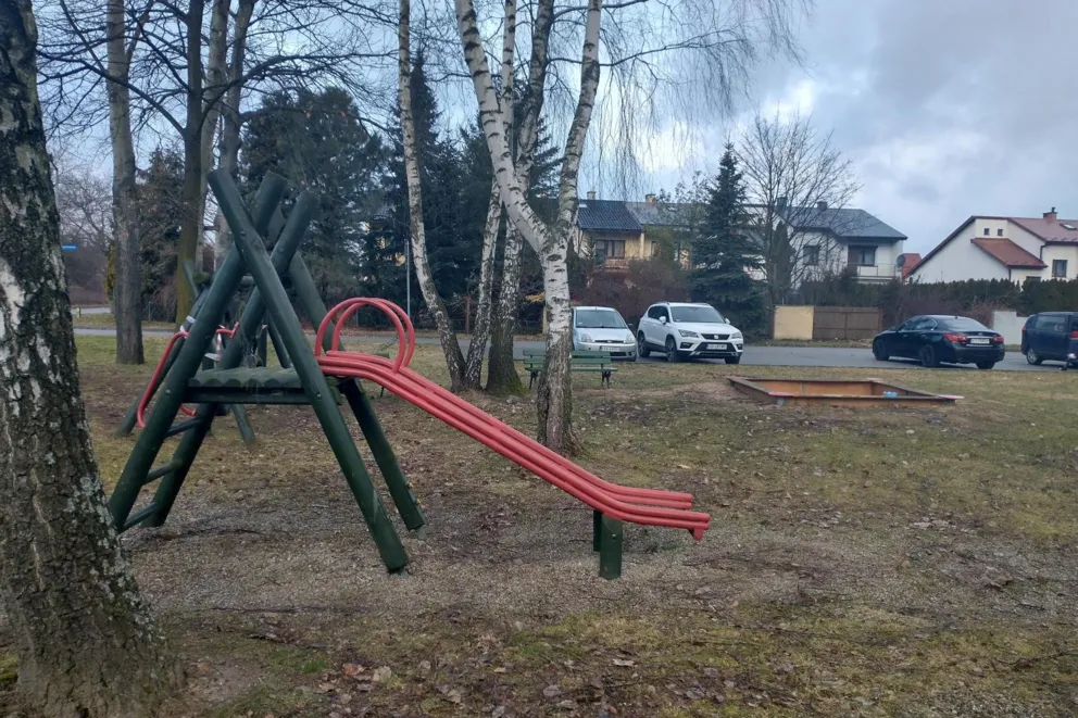 Plac zabaw w tarnowskich Mościcach do likwidacji, bo korzystały z niego dzieci z sąsiedztwa?