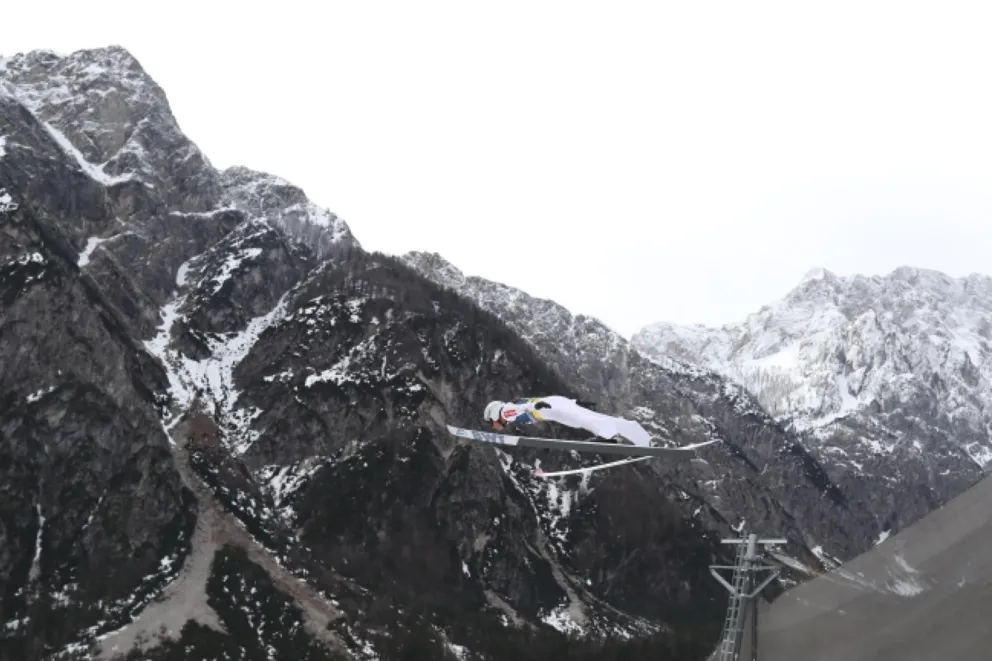 PŚ w skokach: Piotr Żyła 14., Kamil Stoch 15. w Planicy. Zwyciężył Timi Zajc