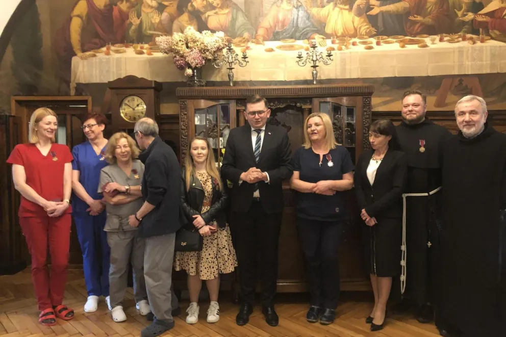 Krzyże Zasługi dla pracowników Szpitala Zakonu Bonifratrów w Krakowie