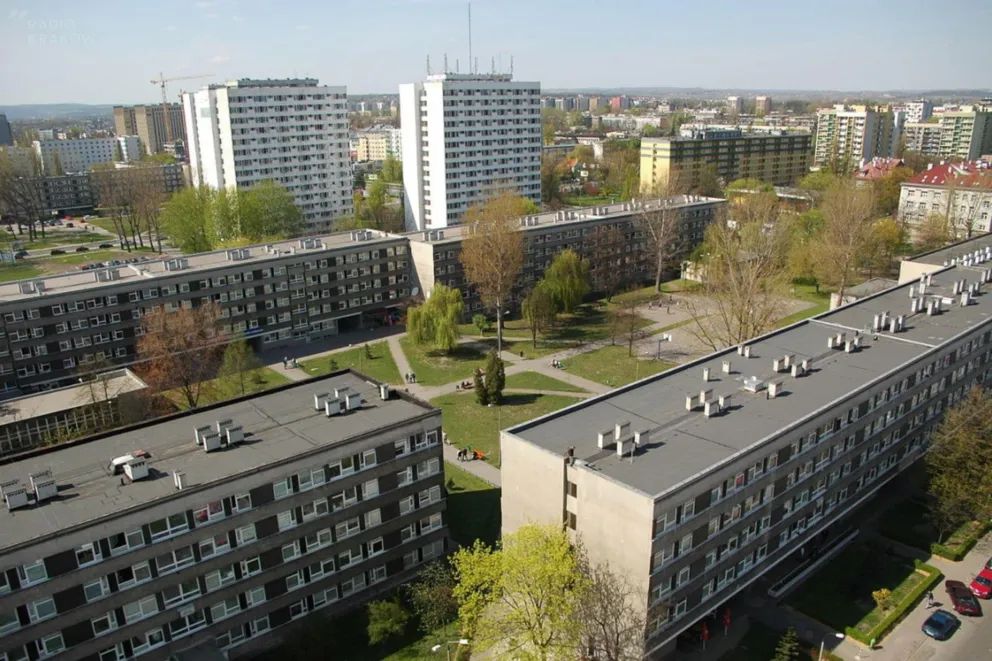 Uchodźcy przenoszą się z krakowskich akademików do hoteli