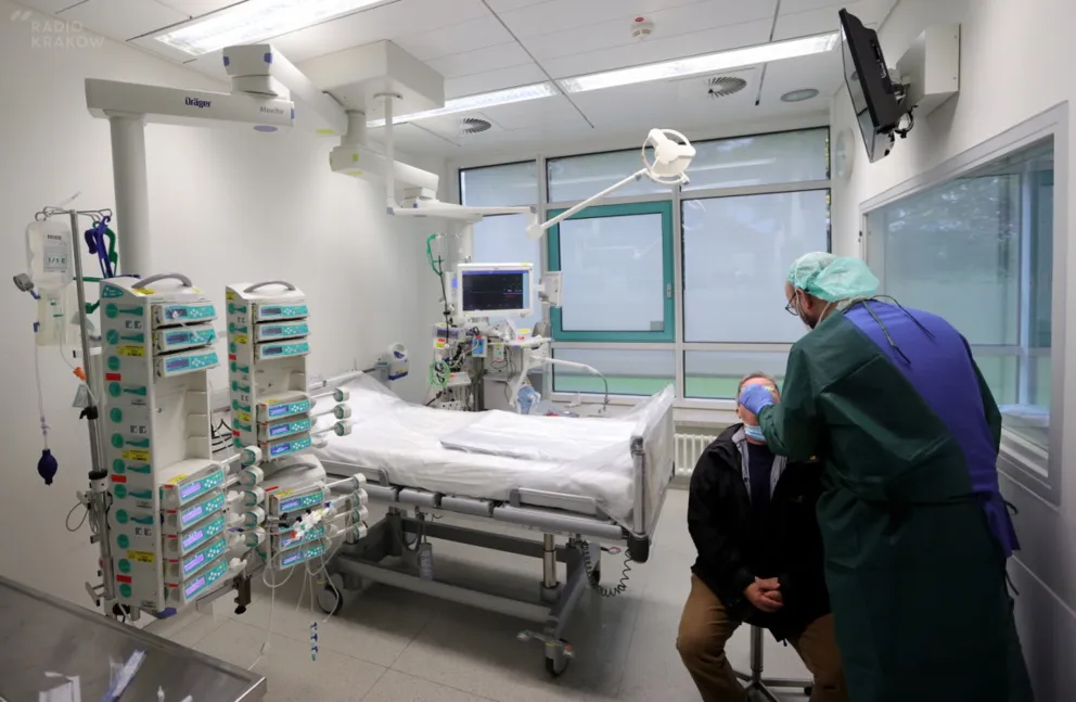 Potwierdzono 13 632 nowe zakażenia koronawirusem, zmarły 153 osoby