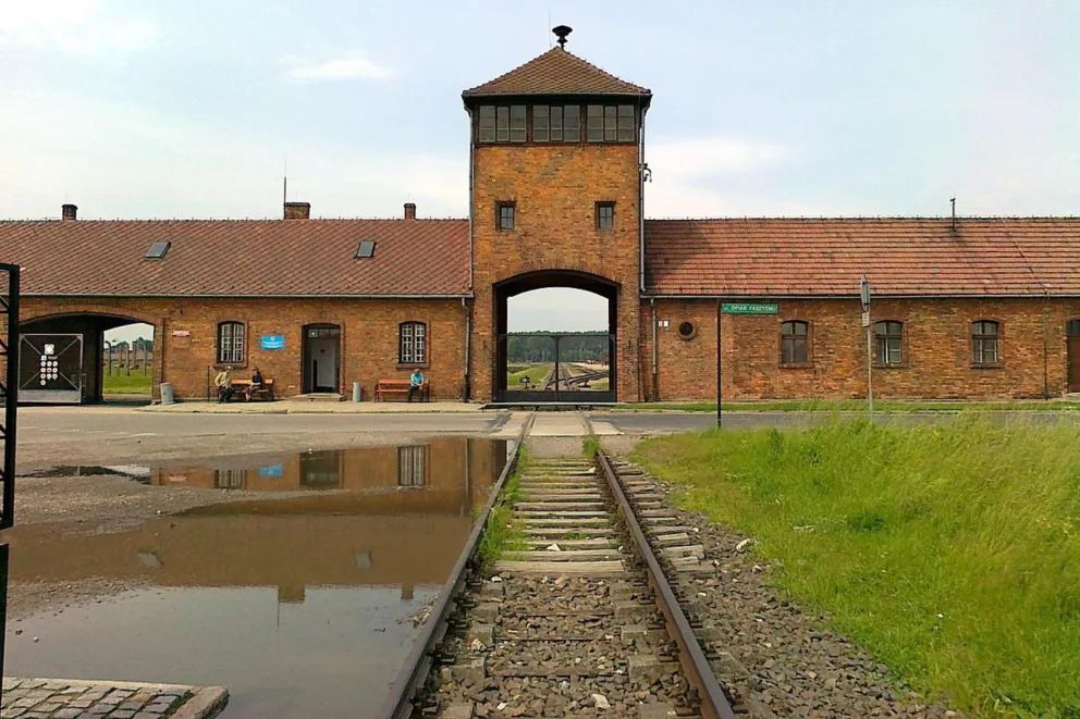Oświęcimskie starostwo bada, czy budka z lodami w pobliżu b. KL Birkenau może działać