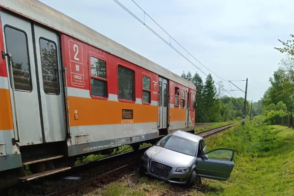Kolizja samochodu osobowego z pociągiem w Bulowicach 