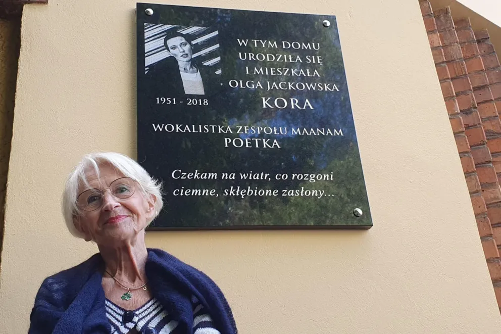 Kraków: odsłonięto tablicę upamiętniającą Korę Jackowską