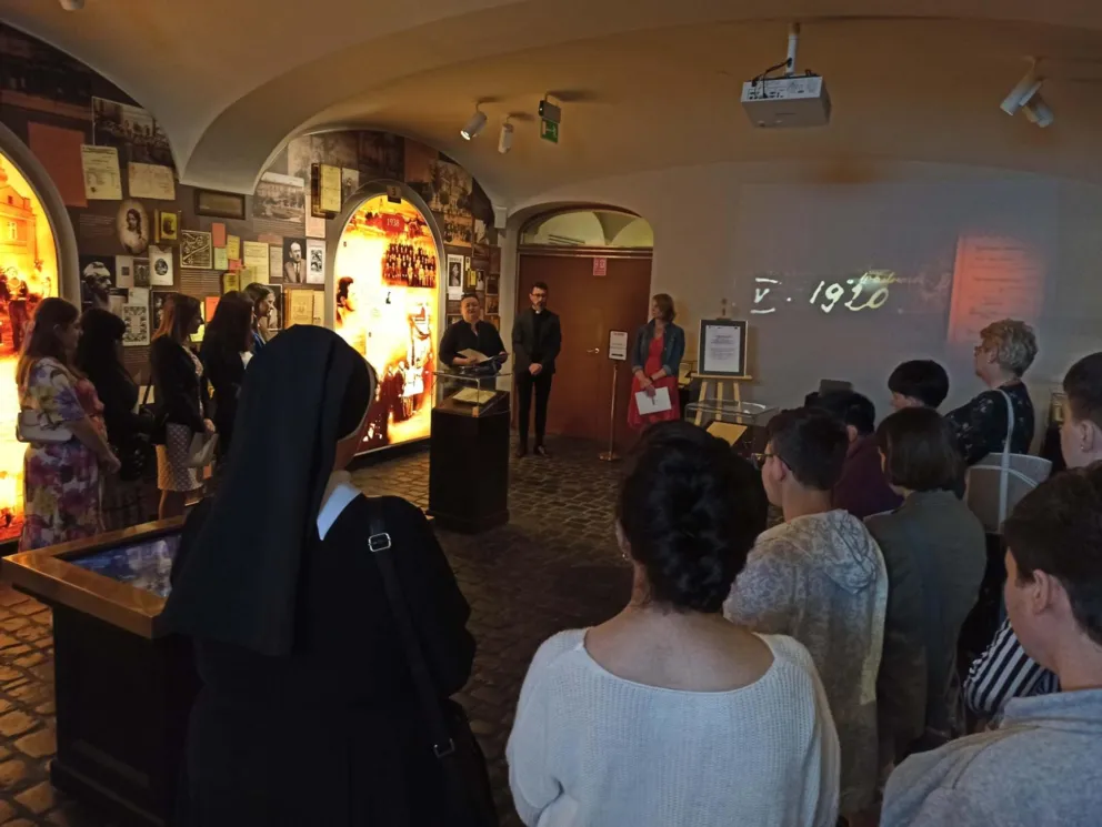 Ścieżka sensoryczna w Muzeum Dom Rodzinny Ojca Świętego Jana Pawła II w Wadowicach już dostępna dla zwiedzających
