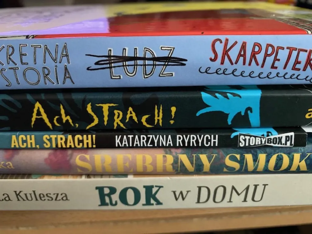 Srebrny Smok, Sekretna historia i Rok w domu. Alfabet 25.6.23