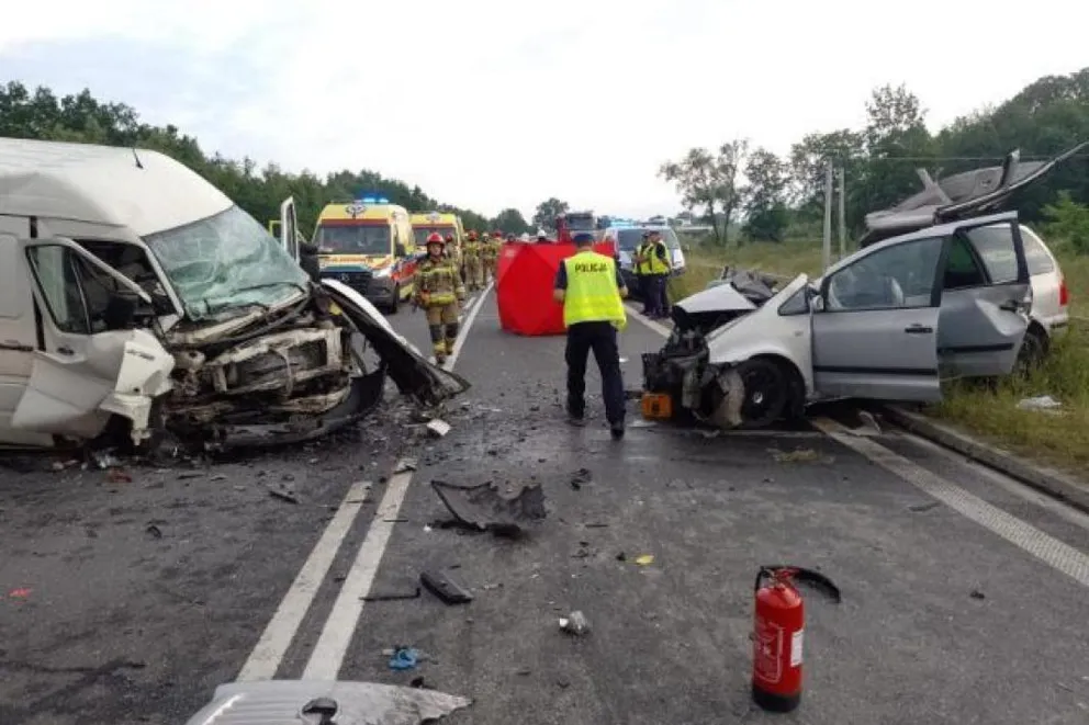 Tragiczny wypadek w okolicy Dąbrowy Tarnowskiej. Trzy osoby nie żyją