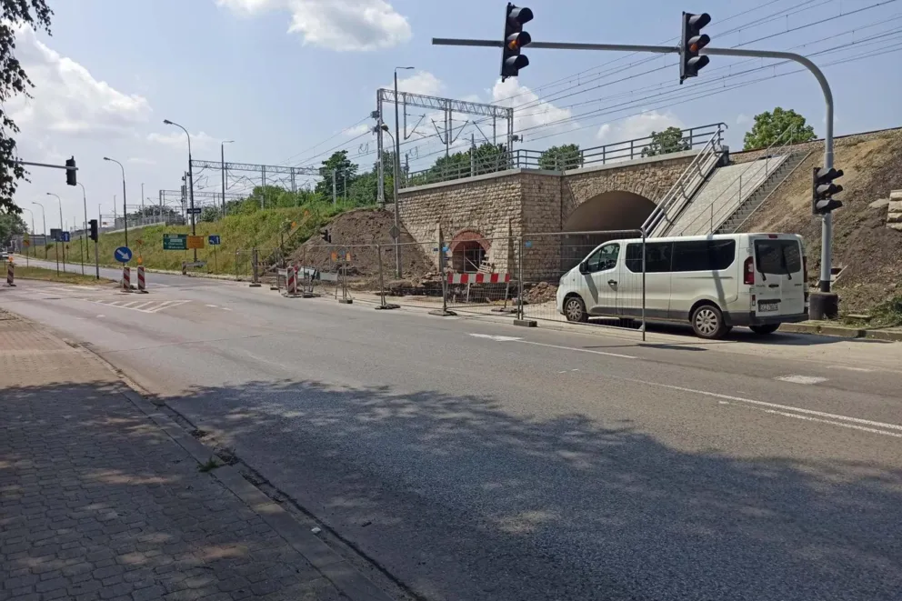 Opóźnia się oddanie drogi pod remontowanymi wiaduktami w Chrzanowie