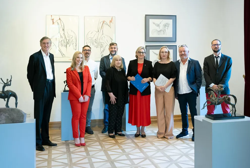 Rzeźbiarze z krajów Grupy Wyszehradzkiej o najnowszej wystawie w Willi Decjusza