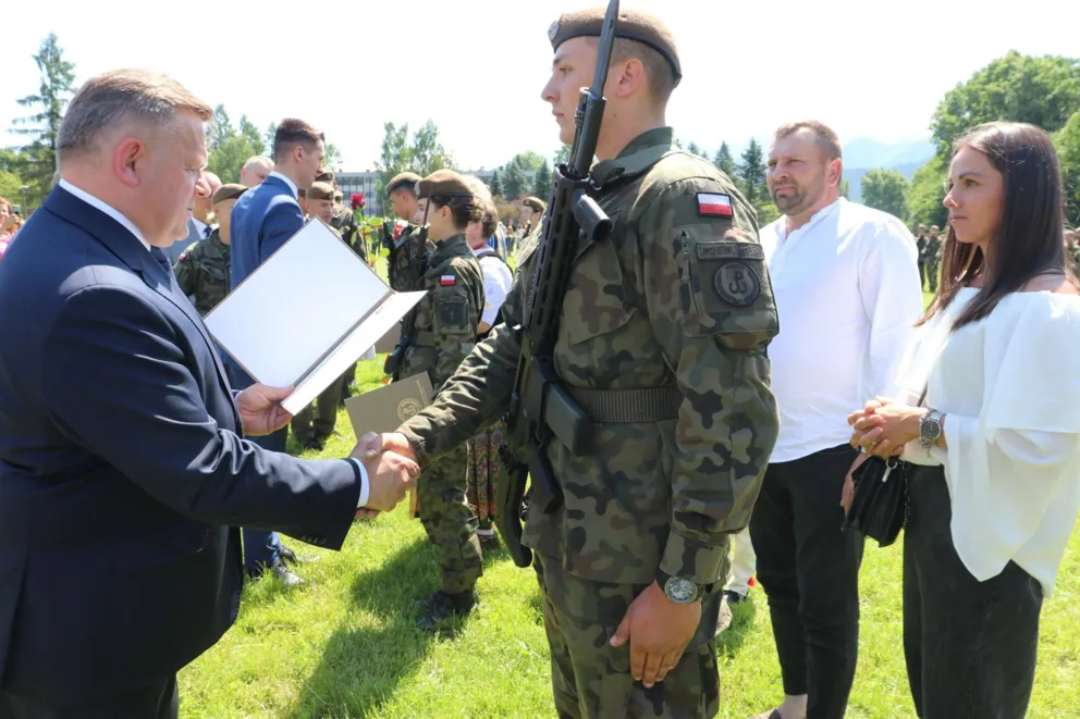 Małopolscy terytorialsi złożyli przysięgę w stolicy polskich Tatr [ZDJĘCIA]