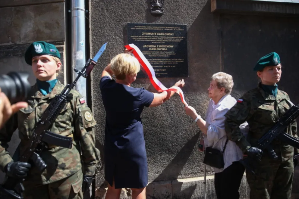 W Krakowie dsłonięto tablicę upamiętniającą żołnierzy AK  - Jadwigę i Zygmunta Karłowskich