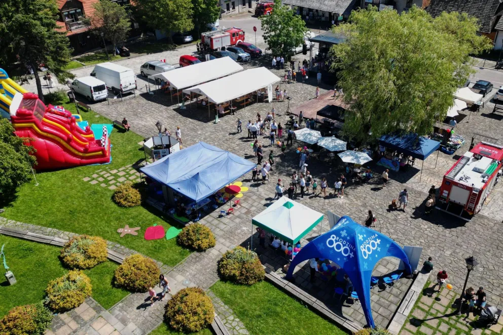 W Lanckoronie koło Kalwarii Zebrzydowskiej  piknik Rodzina 800 plus