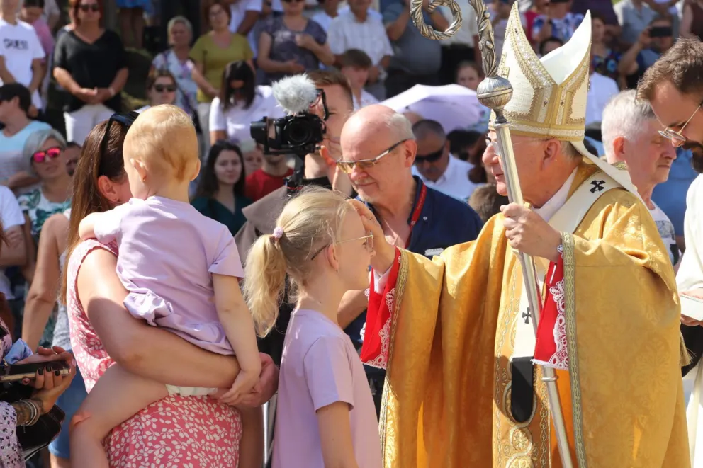 Abp Jędraszewski: modlimy się za kobiety, by umiały ukochać swe dziecko od poczęcia