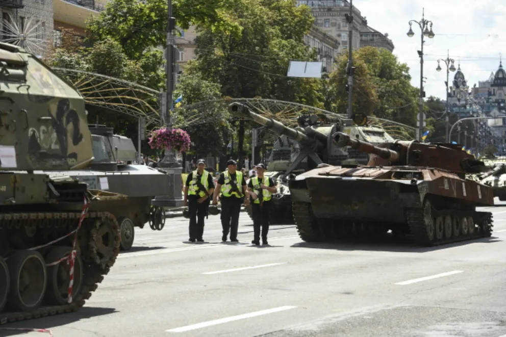 Ukraina obchodzi Dzień Niepodległości. Wojna nie pozwala na świętowanie, a ludzie oczekują zmasowanych ataków rakietowych Rosji