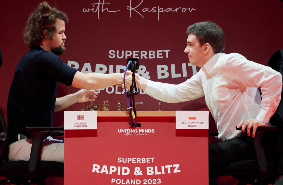 Carlsen dłużej liderem niż Świątek 