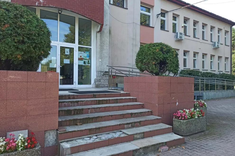 Wejście do Urzędu Miejskiego w Bukownie będzie w końcu bez barier