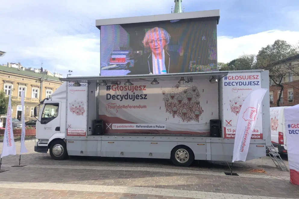 Profrekwencyjna akcja "Głosujesz decydujesz - Tour de Referendum" w Krakowie