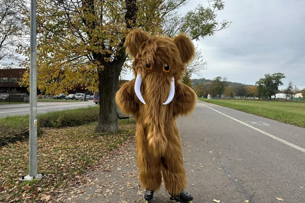 Mamut na rolkach na krakowskich Błoniach? Brzmi abstrakcyjnie, a jednak!