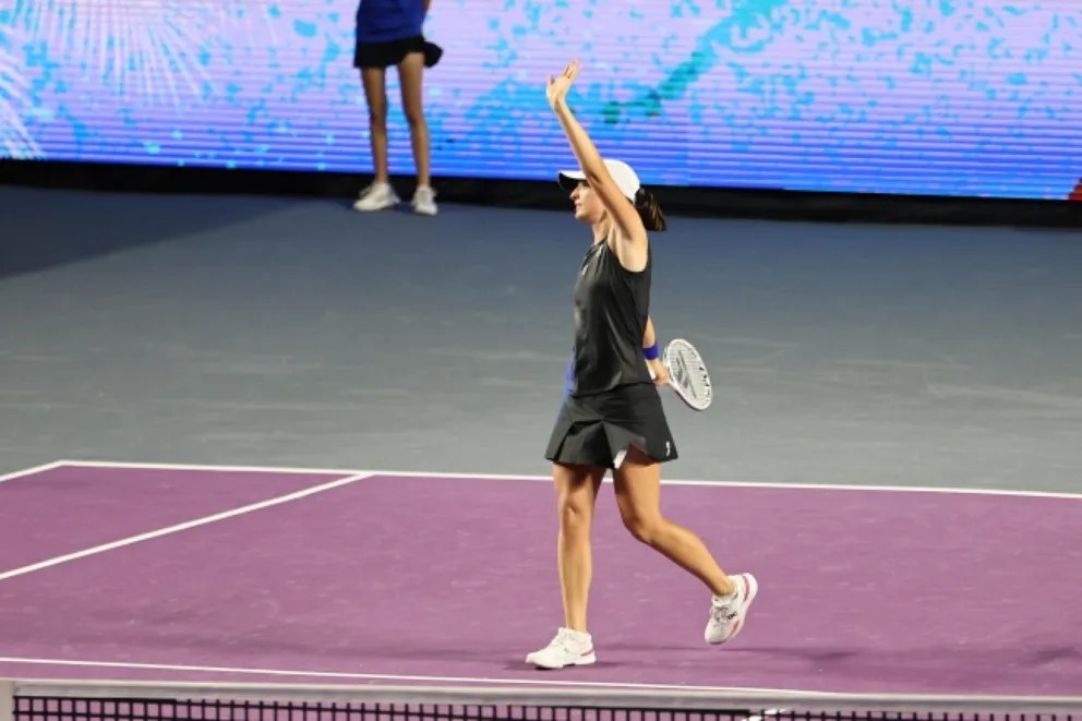 WTA Finals: Iga Świątek pokonała Jabeur, w półfinale zagra z Sabalenką