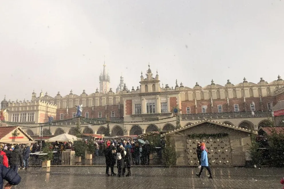 Na Rynku Głównym w Krakowie uroczyście zainaugurowano Targi Bożonarodzeniowe