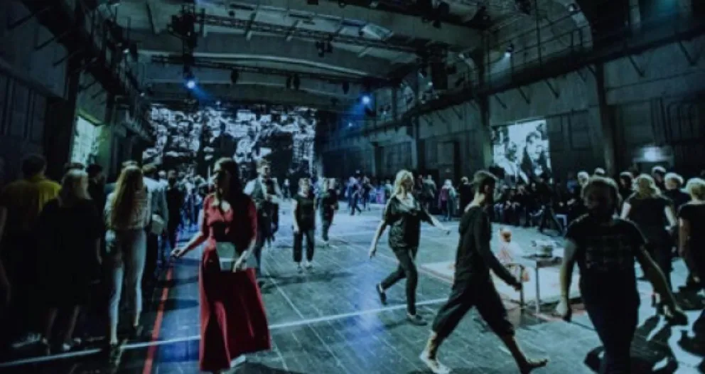 "W teatrze chodzi o to, żeby się wciskać w miejsca zapomniane"