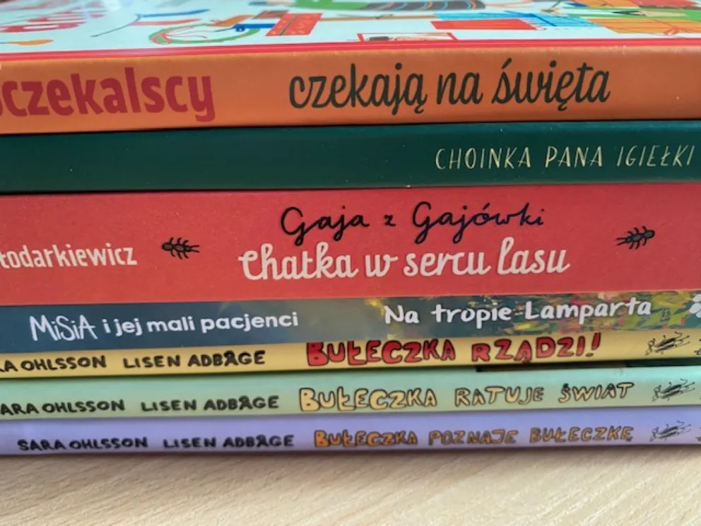 Bułeczka, Misia, Gaja  i oczekiwanie na Boże Narodzenie. Alfabet 17.12.23