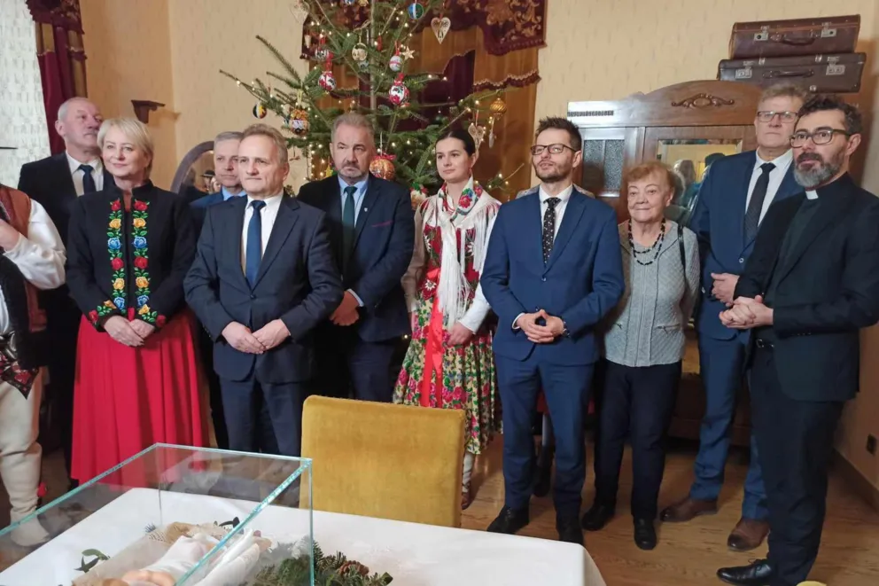 Wadowice: choinka spod Zakopanego znów stanęła w salonie Wojtyłów