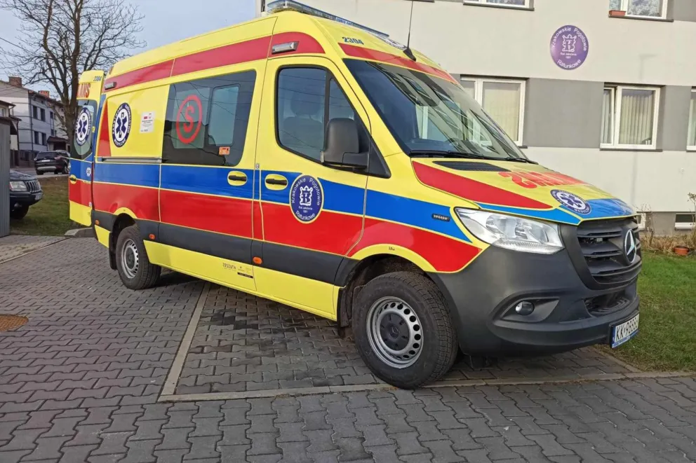 Punkt Krakowskiego Pogotowia Ratunkowego w Wolbromiu zyskał nową karetkę pogotowia