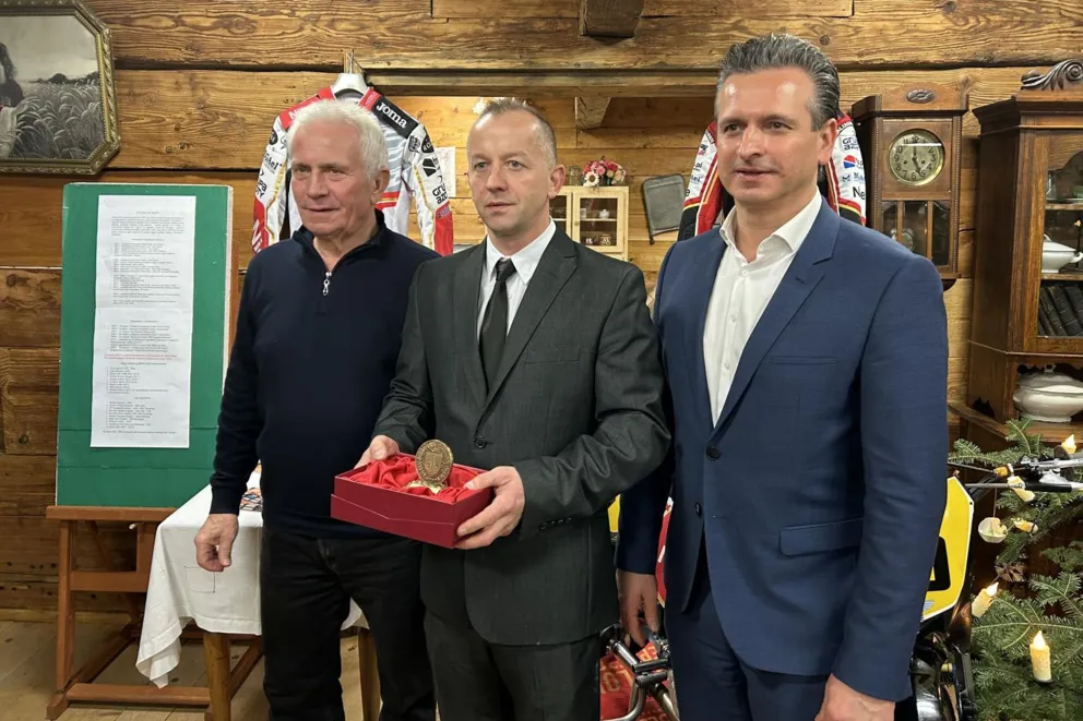 Trener żużlowej Unii Tarnów Stanisław Burza odznaczony w Ryglicach