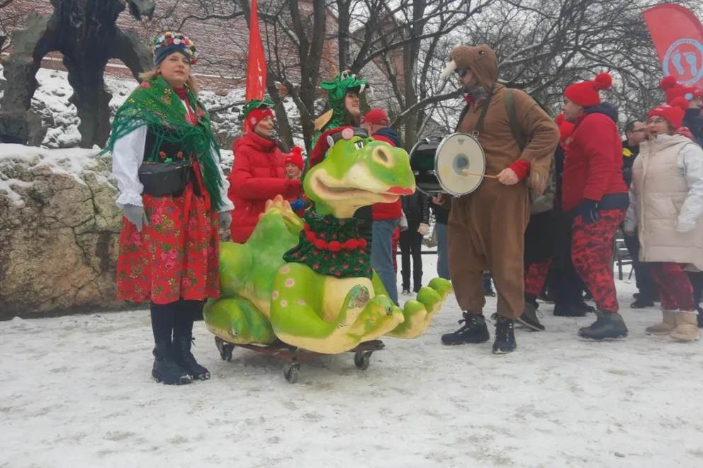 Promowali morsowanie w Krakowie ze smokiem przez Wisłę