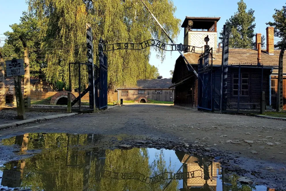 Muzeum Auschwitz: młodzież pozna los Sinti i Romów w obozie
