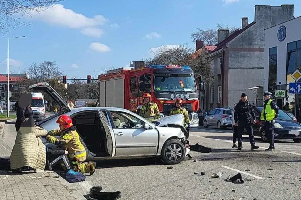 Groźny wypadek w centrum Tarnowa, 4 osoby trafiły do szpitala