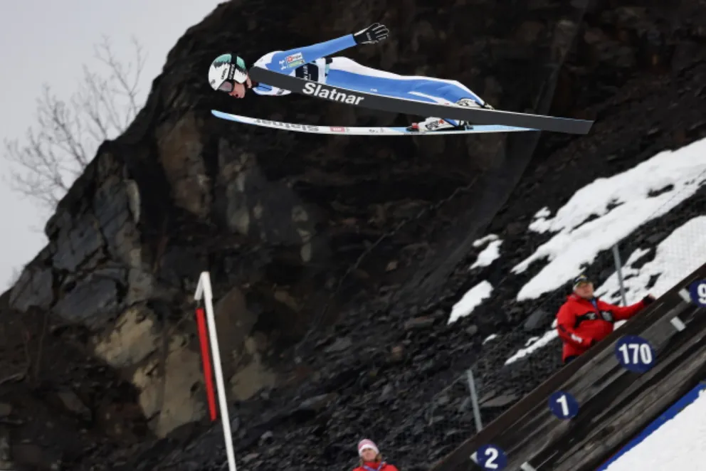Konkurs skoków Pucharu Świata w Vikersund został odwołany. Jego rozpoczęcie dwa razy przekładano