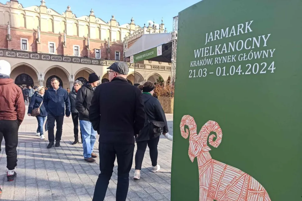 Wielkanocne stroiki i przysmaki regionalne na jarmarku w Krakowie