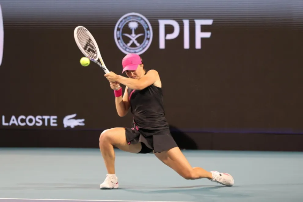 Turniej WTA w Miami: Iga Świątek w 1/8 finału po trzech setach z Noskovą