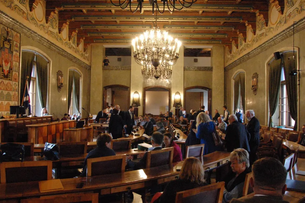 Jakie są podobieństwa i różnice pomiędzy radą gminy a sejmikiem województwa?