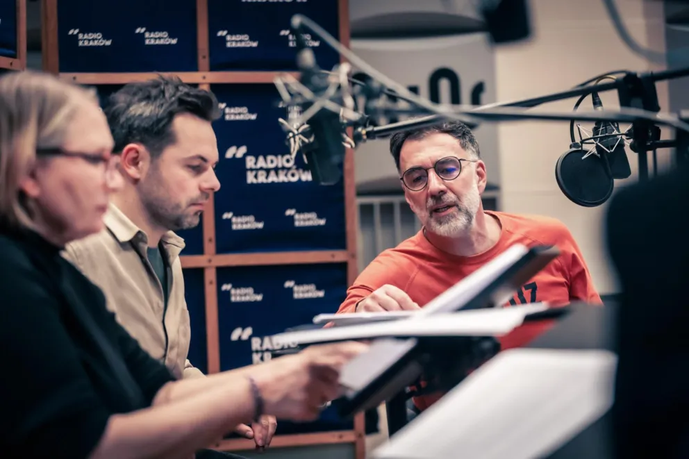 O splątanych losach Polaków, Żydów, Niemców i Sowietów, z awangardową muzyką w tle